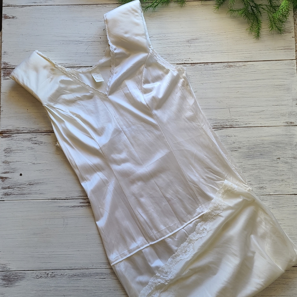 Vintage Texsheen Nylon Full Slip w/ Built-in Shoulder Pads Large (Flaws)